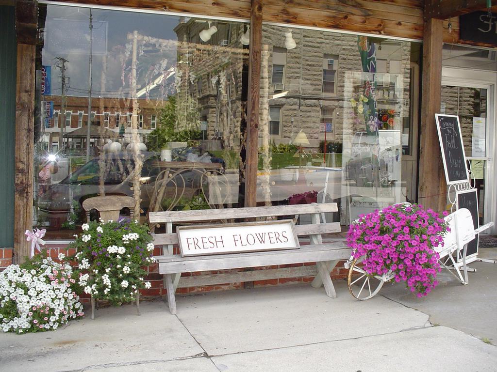 A Cottage Garden Florist Bolivar MO 65613 4177772700 Flowers